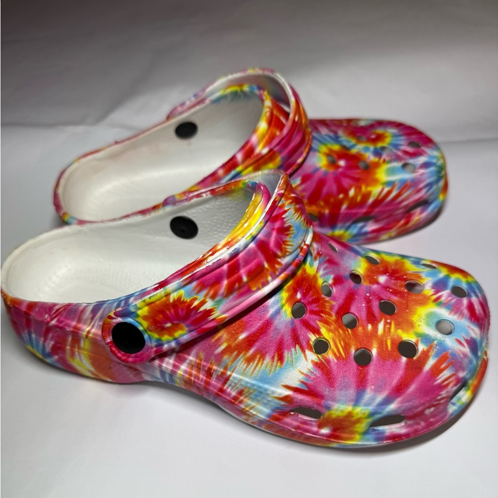 Vibrant Multi-Color Tie-Dye Foam Clogs – Lightweight Slip-Ons size 7 NWOT